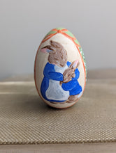 Load image into Gallery viewer, Mama with Flowers